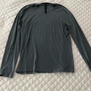 Men’s lululemon longsleeve shirt